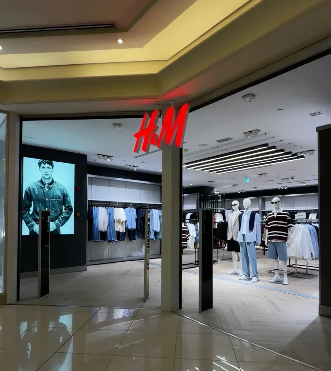 Completed retail fit-out delivered by Silverline Construction
